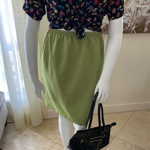 Green skirt with elastic waist